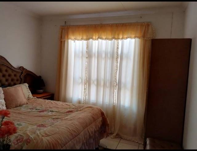 2 BEDROOM HOUSE FOR SALE IN PROTEA GLEN